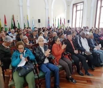  _463_https://www.helpagela.org/silo/images/400-personas-mayores-en-el-congreso_345x293.jpg